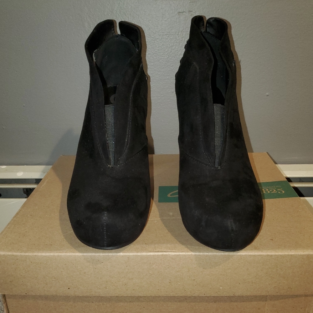 Guess black booties